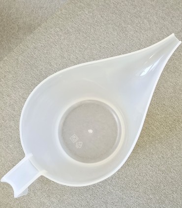 Easy pour, mixing and measuring jug