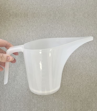 Easy pour, mixing and measuring jug