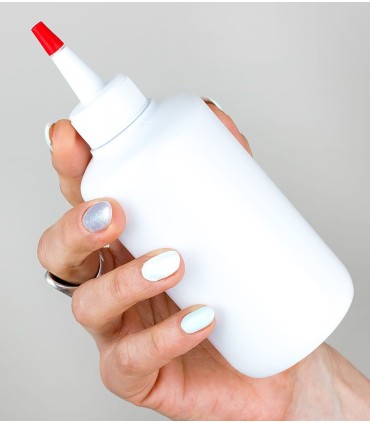 Squeeze bottle with spout