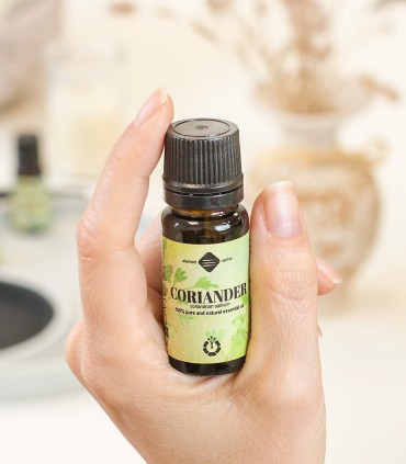 Coriander pure essential oil