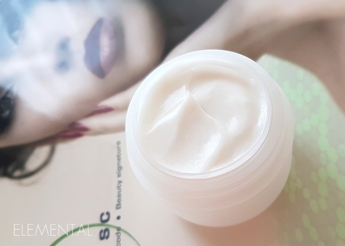 Anti-aging cream with peptides and ceramides